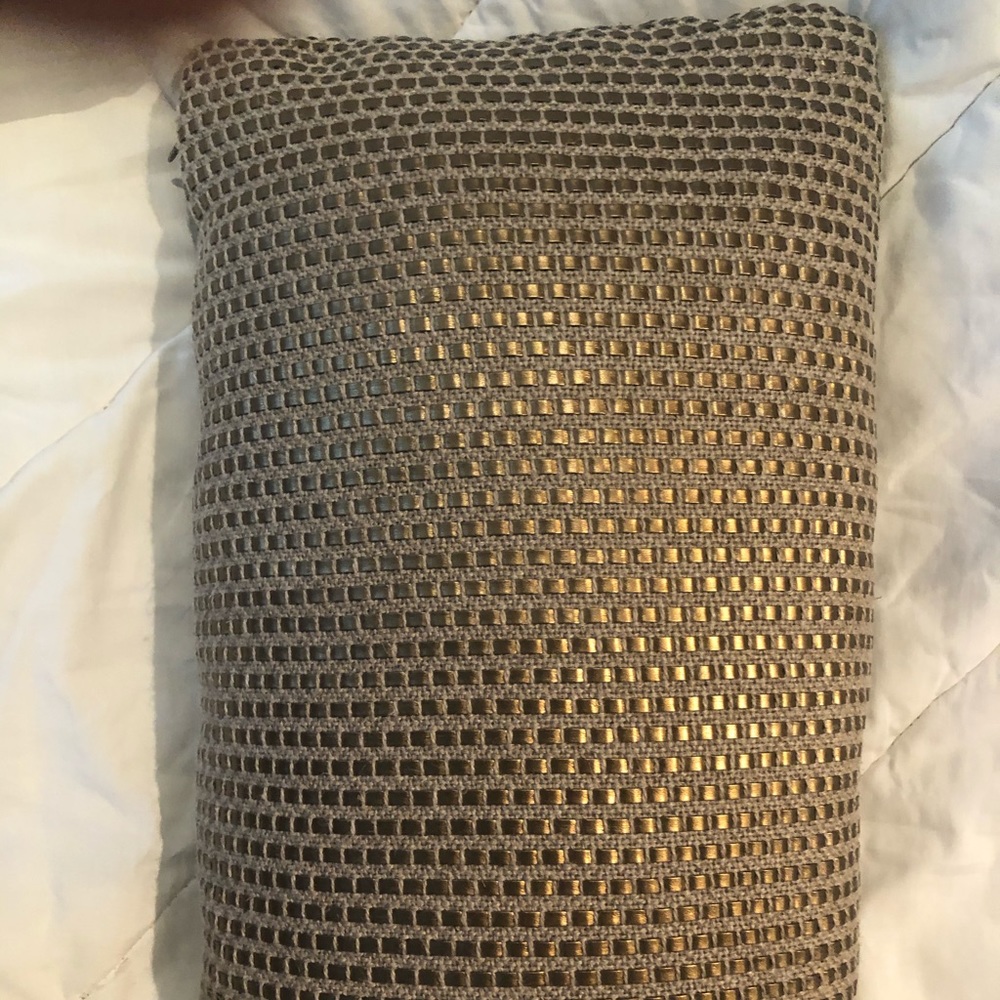 Accent throw pillow